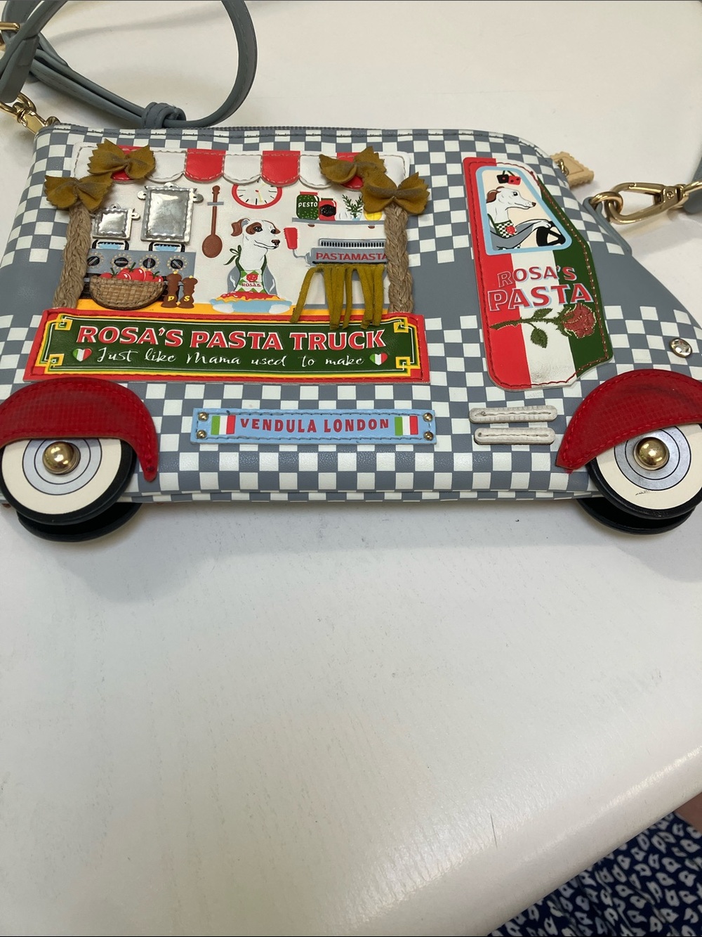 VENDULA!! “Rosa's Pasta Truck" Grey Crossbody Bag - Picture 2 of 10